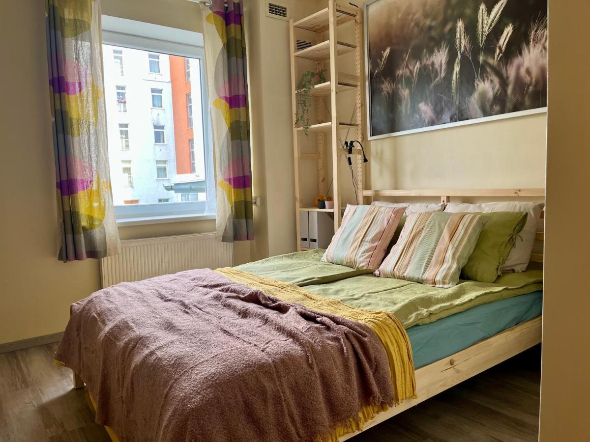 Cozy Vibes Like Home It Is Quiet Apartment With Three Bedrooms Рига Екстериор снимка