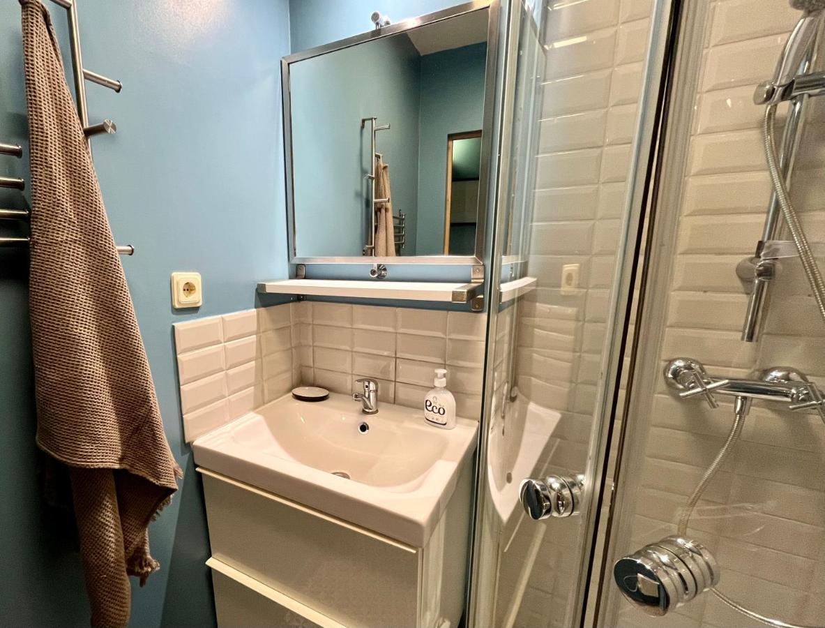 Cozy Vibes Like Home It Is Quiet Apartment With Three Bedrooms Рига Екстериор снимка