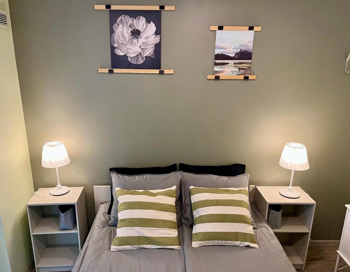 Cozy Vibes Like Home It Is Quiet Apartment With Three Bedrooms Рига Екстериор снимка